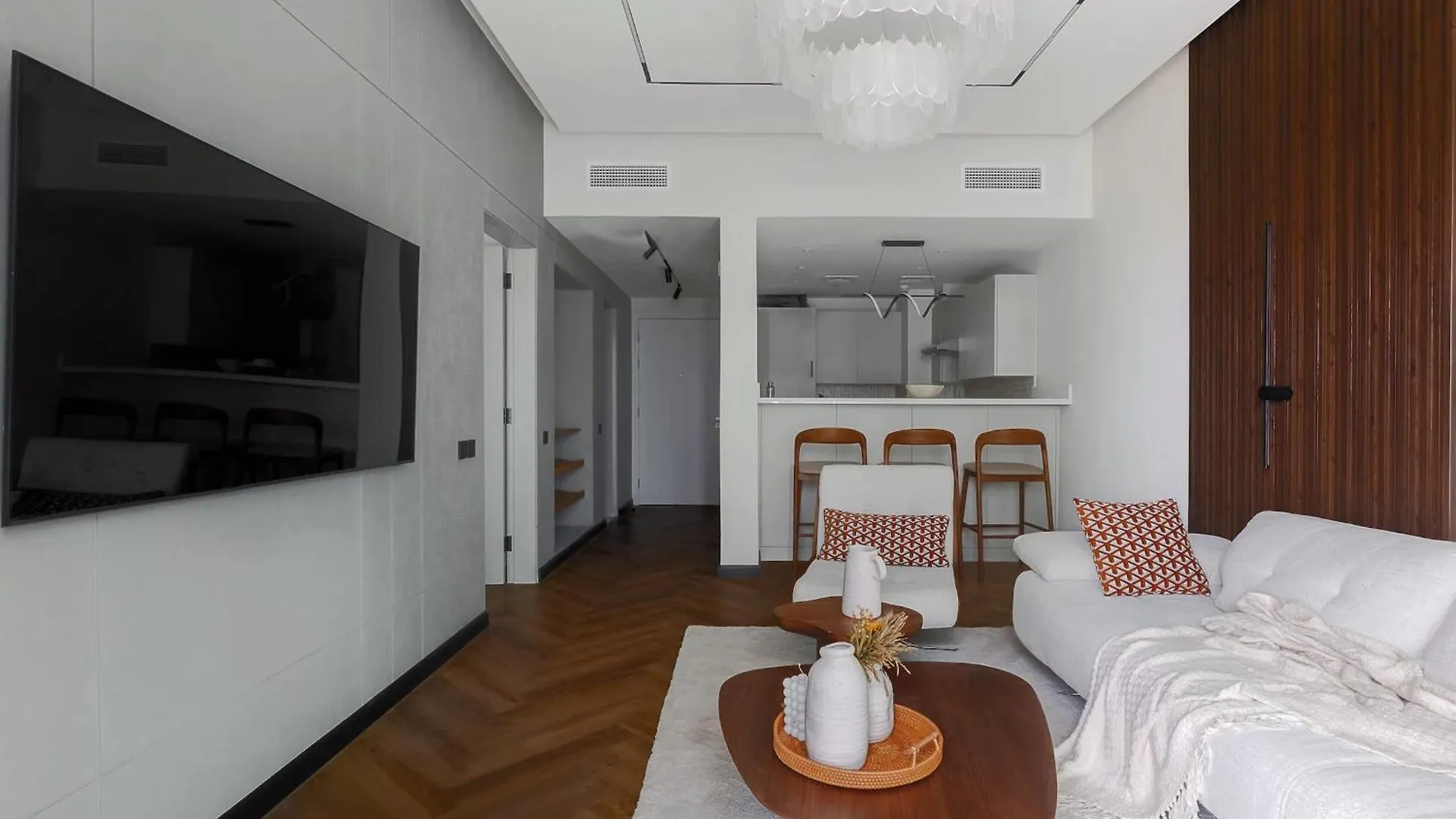 דובאי Bnbnova - Seven Palm 1Br - Rooftop Pool & Private Beach איחוד האמירויות הערביות